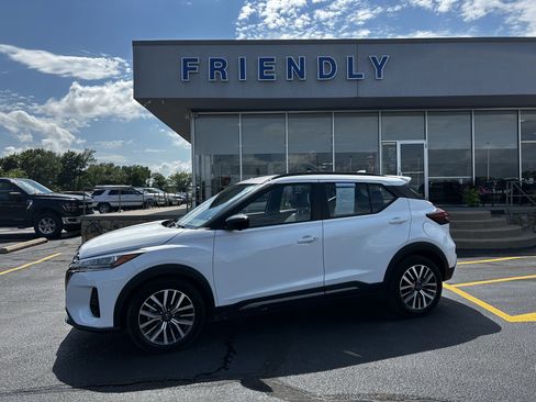 Used 2024 Nissan Kicks SR w/ SR Premium Package FWD image 2