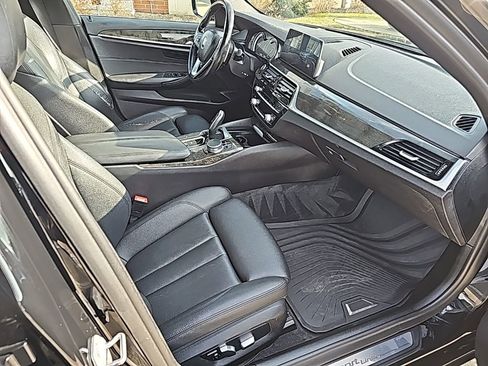 Used 2018 BMW 530i xDrive w/ Premium Package image 27