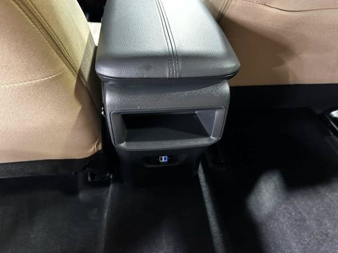 Used 2019 Toyota RAV4 LE FWD image 26