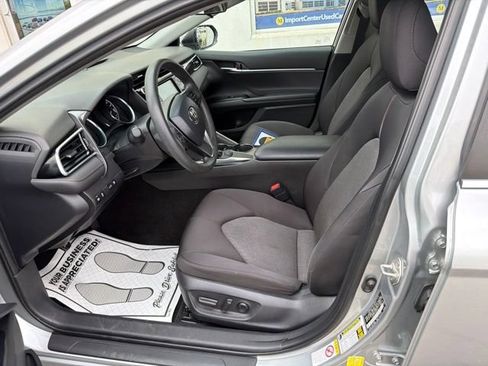 Used 2018 Toyota Camry LE FWD image 9