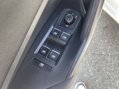 Used 2022 Volkswagen Jetta SE image 24