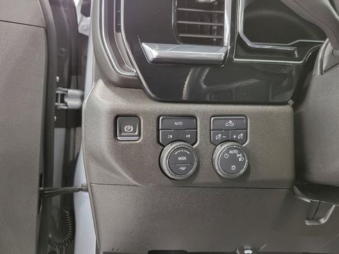 Used 2025 Chevrolet Silverado 1500 LT AWD/4WD image 10