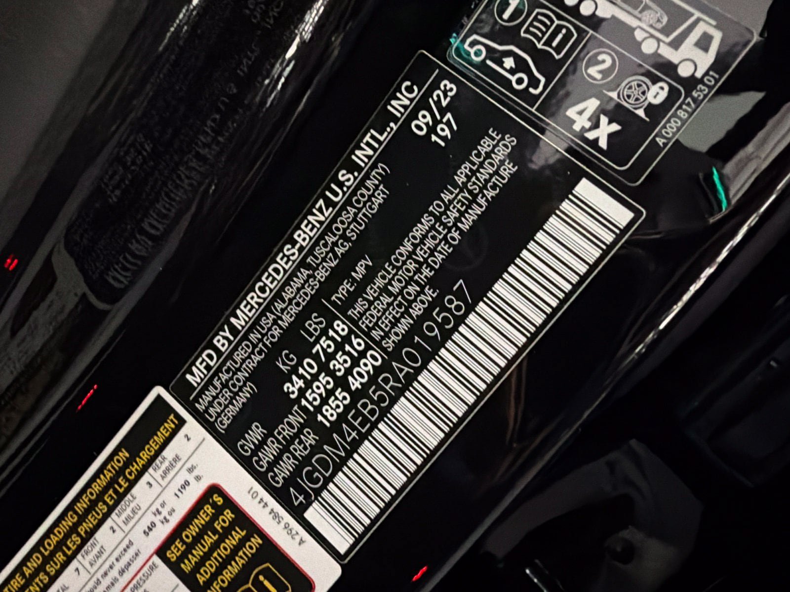 Used 2024 Mercedes-Benz EQS 580 4MATIC SUV w/ Exclusive Trim Package image 39