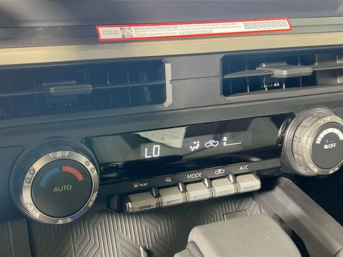 Used 2025 Toyota Tacoma TRD Sport AWD/4WD image 26