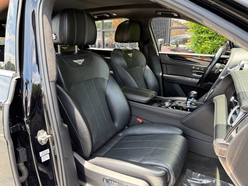 Used 2019 Bentley Bentayga AWD/4WD image 35