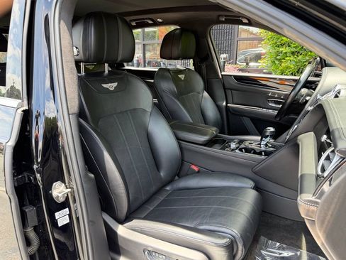 Used 2019 Bentley Bentayga AWD/4WD image 35