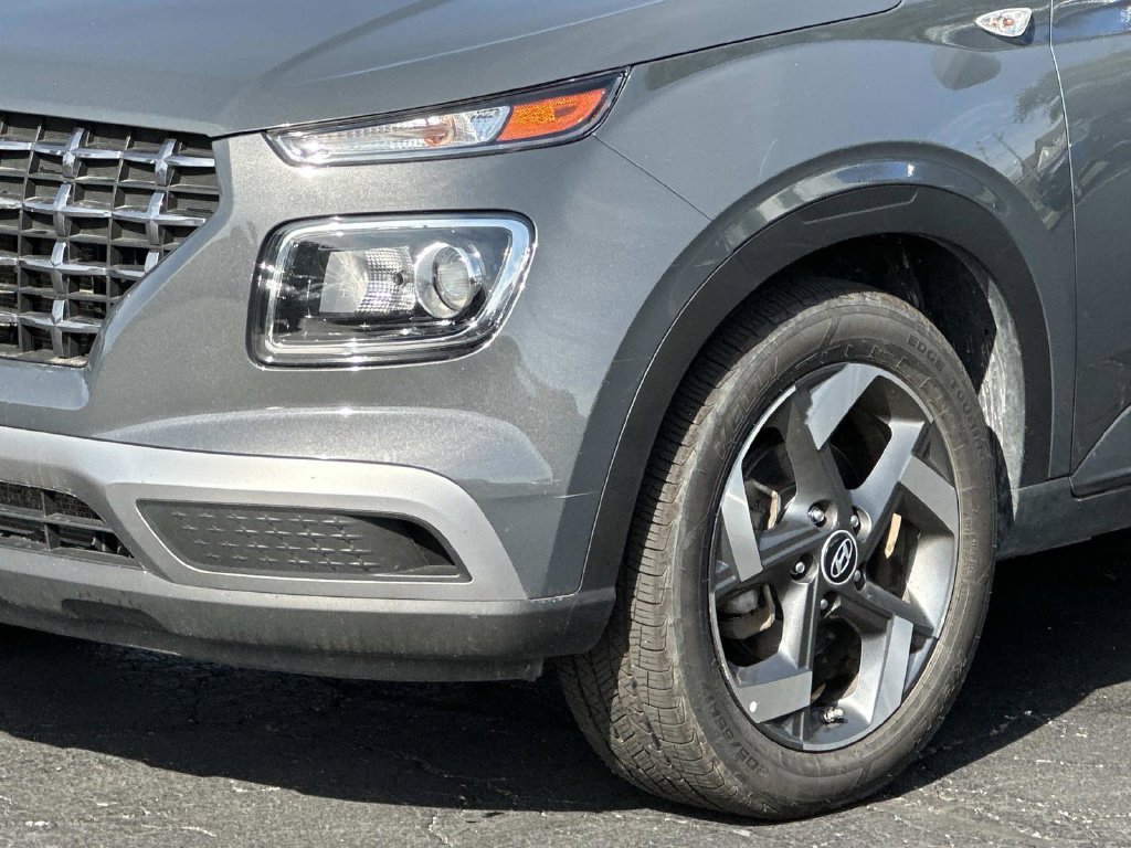 Used 2025 Hyundai Venue SEL FWD image 8