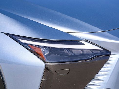 Used 2023 Lexus RZ 450e Premium w/ Accessory Package (Z1) image 8