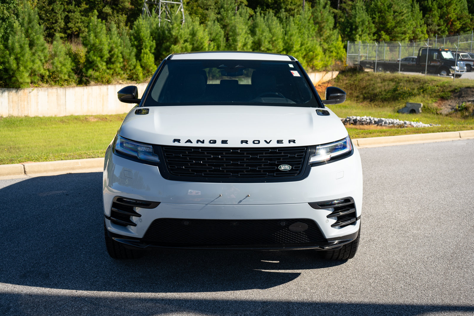 Used 2025 Land Rover Range Rover Velar Dynamic SE AWD/4WD image 2