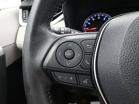 Used 2020 Toyota RAV4 XLE Premium FWD image 21