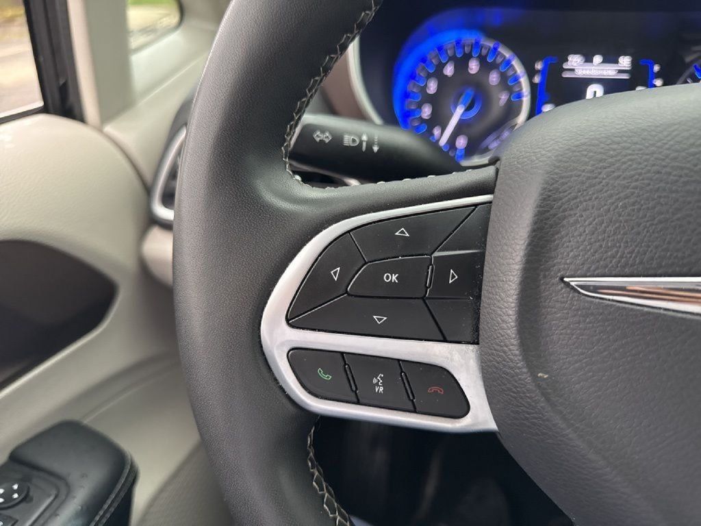 Used 2024 Chrysler Voyager LX FWD image 21