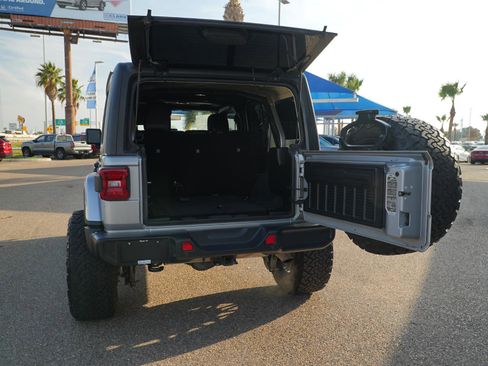 Used 2019 Jeep Wrangler Unlimited Sahara w/ Safety Group image 7