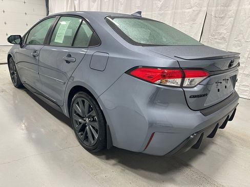 Used 2025 Toyota Corolla SE w/ SE Premium Package image 5