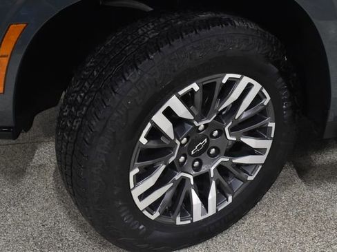 Used 2025 Chevrolet Tahoe Z71 image 11