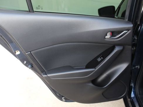 Used 2018 MAZDA MAZDA3 Sport w/ Preferred Equipment Package image 28