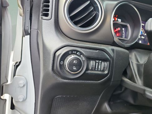 Used 2022 Jeep Gladiator Rubicon w/ Cold Weather Group image 15