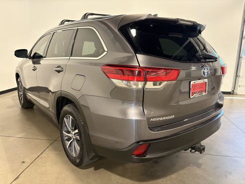 Used 2017 Toyota Highlander XLE AWD/4WD image 5