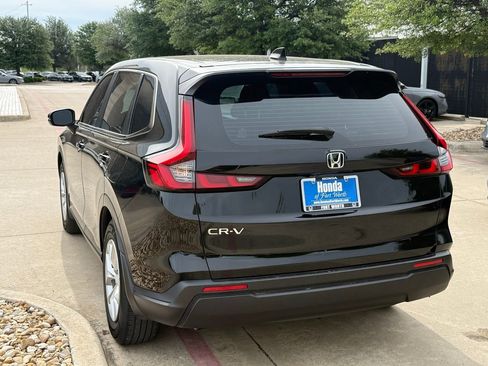 Used 2023 Honda CR-V LX image 3