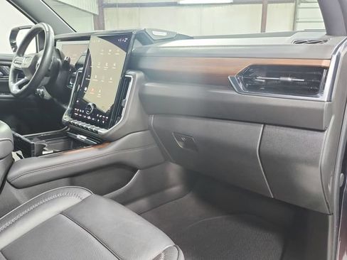 Used 2025 GMC Yukon Denali AWD/4WD image 47