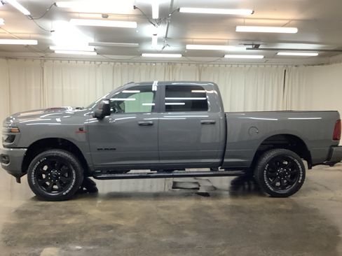 New 2026 RAM 2500 Laramie AWD/4WD image 9