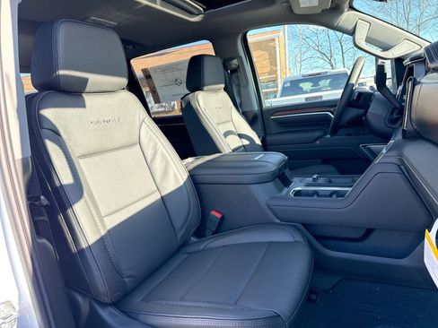 New 2026 GMC Sierra 2500 Denali w/ Denali Reserve Package image 19