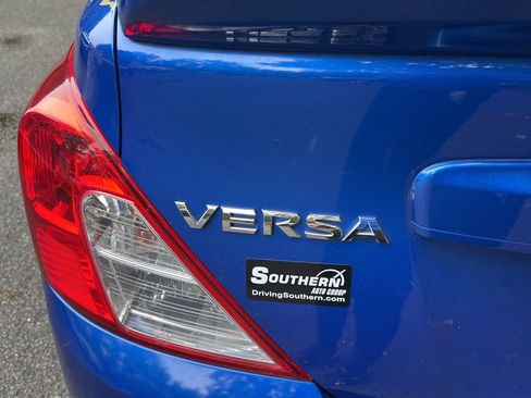 Used 2016 Nissan Versa SV FWD image 11