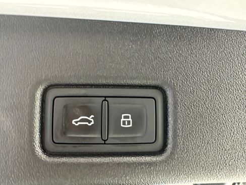 Used 2025 Audi Q5 Premium w/ Convenience Package AWD/4WD image 21