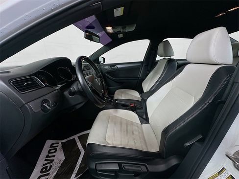 Used 2016 Volkswagen Jetta Sport image 21