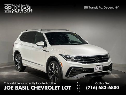 Used 2022 Volkswagen Tiguan SEL R-Line image 1