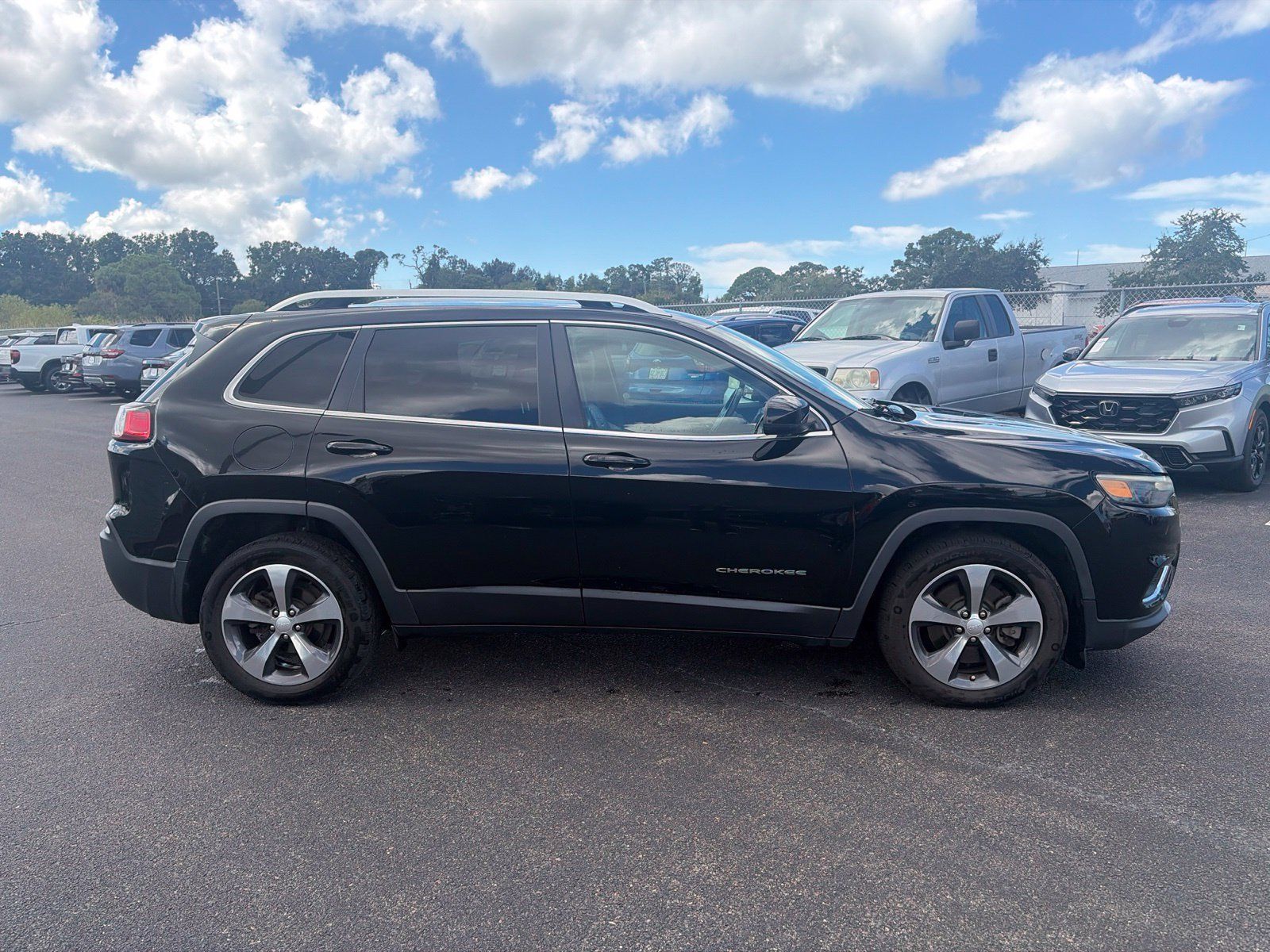 Used 2019 Jeep Cherokee Limited FWD image 8