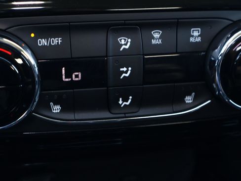 Used 2025 Chevrolet Trax LT w/ LT Convenience Package image 24