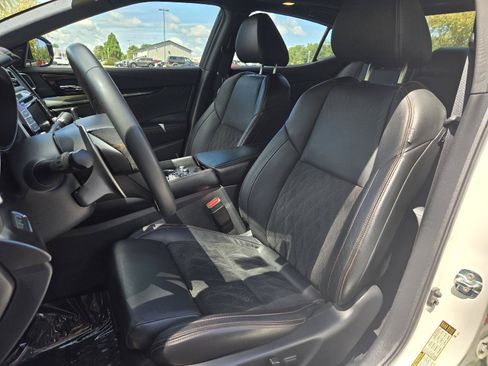 Used 2023 Nissan Maxima SR w/ Sport Mat Group FWD image 12