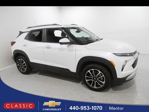 Used 2024 Chevrolet TrailBlazer LT FWD image 1