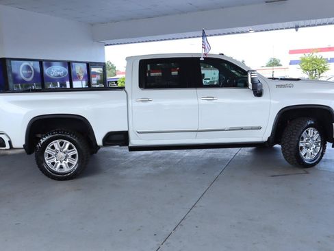 Used 2024 Chevrolet Silverado 2500 High Country w/ High Country Premium Package AWD/4WD image 4