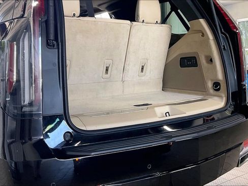 Used 2024 Cadillac Escalade Premium Luxury RWD image 20