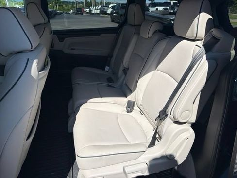 Used 2025 Honda Odyssey Touring image 8