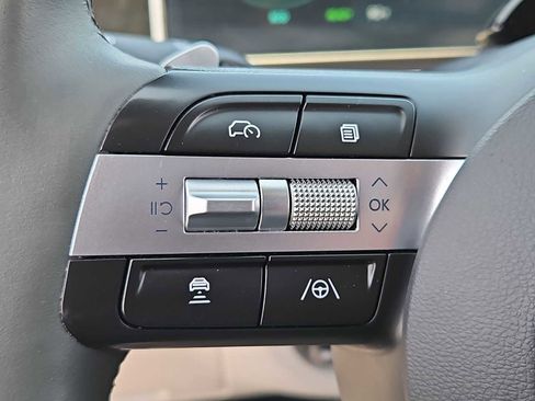 Certified 2025 Hyundai Tucson Limited AWD/4WD image 23