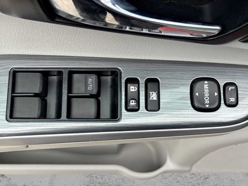 Used 2012 Toyota Camry XLE w/ Leather Pkg FWD image 16