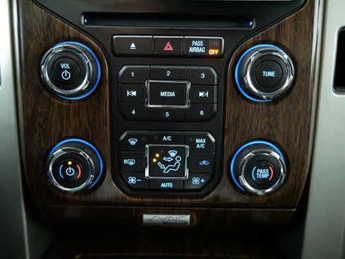 Used 2014 Ford F150 Lariat w/ Lariat Chrome Package image 23