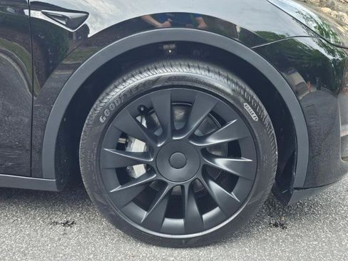 Used 2023 Tesla Model Y Long Range AWD/4WD image 17