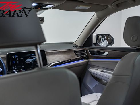 Used 2024 Volkswagen Atlas SEL Premium R-Line image 45