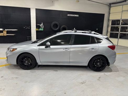 Used 2017 Subaru Impreza 2.0i Premium AWD/4WD image 5