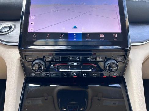 Used 2022 Jeep Grand Cherokee L Limited image 19