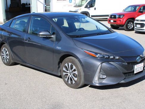 Used 2022 Toyota Prius Prime Limited FWD image 3