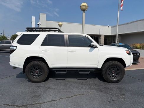Used 2020 Toyota 4Runner SR5 RWD image 11