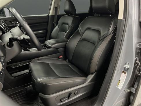 Used 2022 Nissan Pathfinder SL image 4