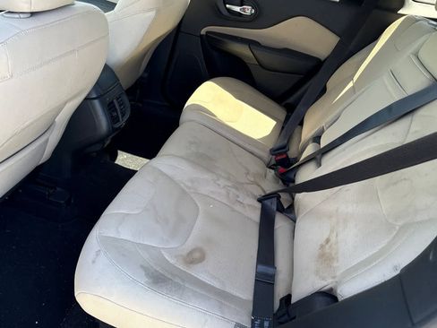 Used 2015 Jeep Cherokee Latitude AWD/4WD image 5
