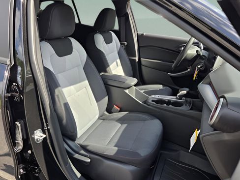 New 2026 Chevrolet Trax RS FWD image 25
