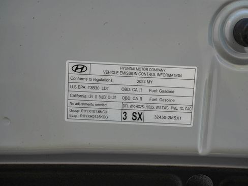 Used 2024 Hyundai Kona Limited AWD/4WD image 29
