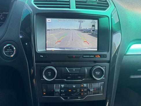 Used 2017 Ford Explorer XLT w/ Equipment Group 202A image 14